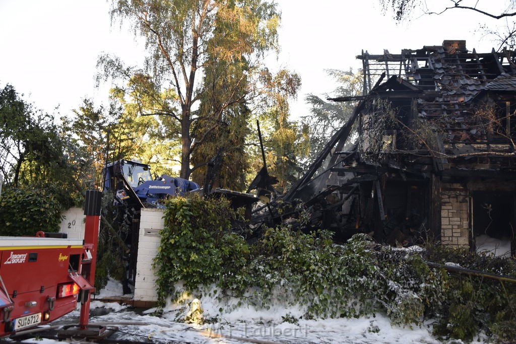 Grossfeuer Einfamilienhaus Siegburg Muehlengrabenstr P1086.JPG - Miklos Laubert